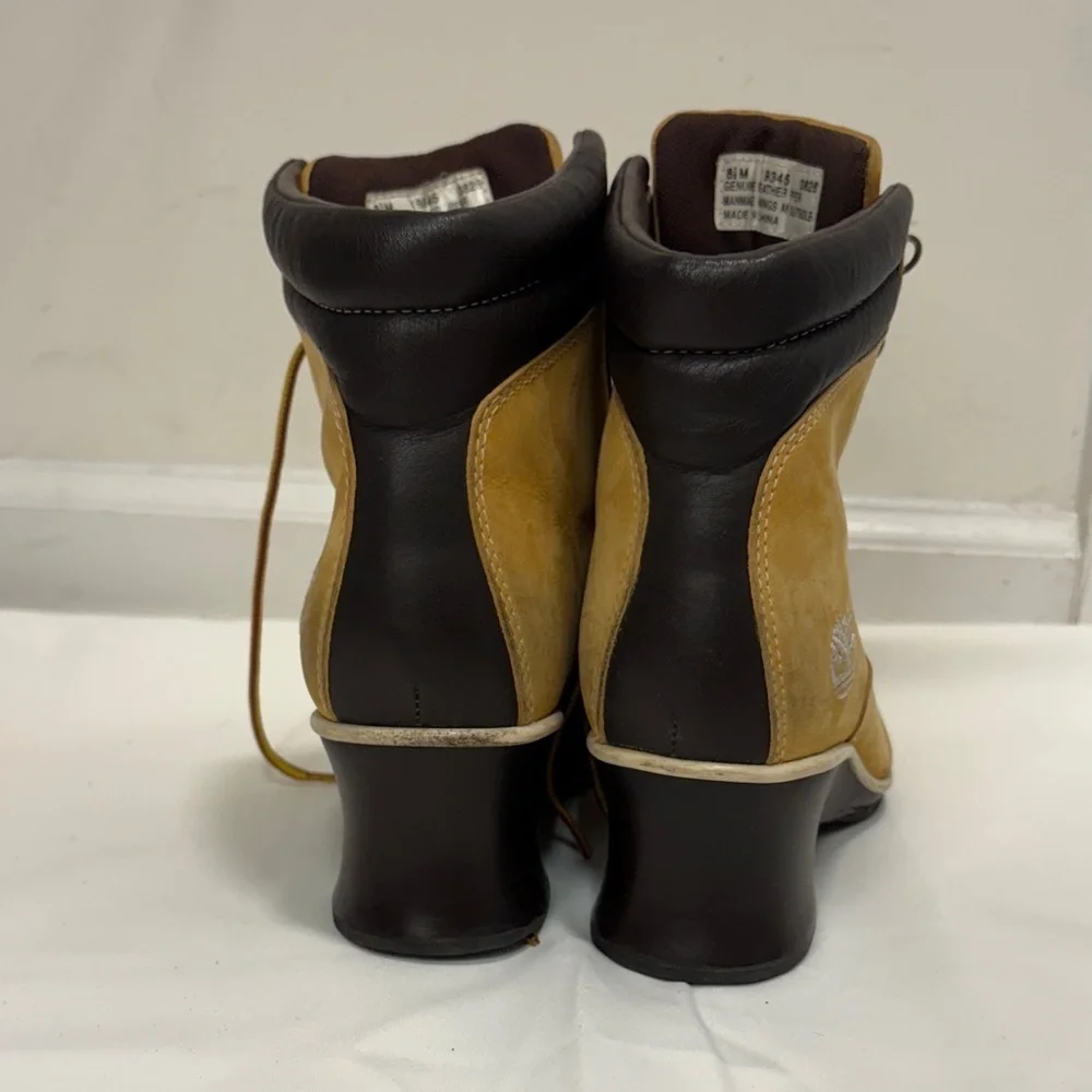 TIMBERLAND SQUARE TOE LACE UP WEDGE ANKLE BOOTS.